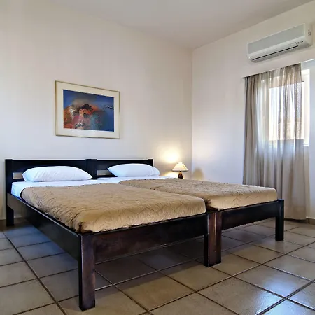 Ourania Aparthotel 3*