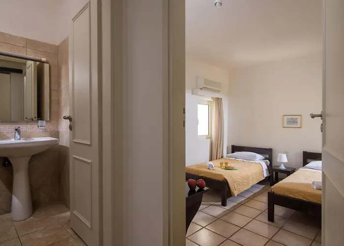 Aparthotel Ourania 3*