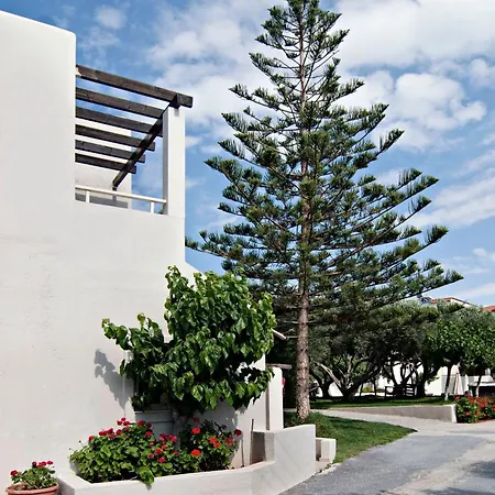 Apartahotel Ourania 3*
