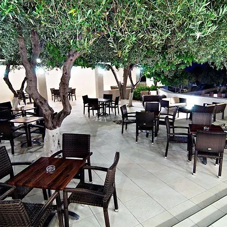 Ourania Apartahotel