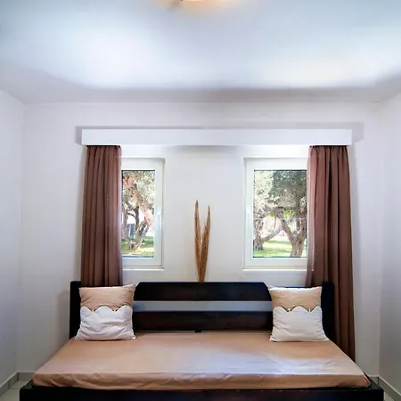 Ourania Apartahotel