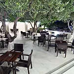 Ξενοδοχείο με διαμερίσματα Ourania 3*