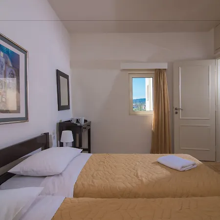 Lägenhetshotell Ourania 3*