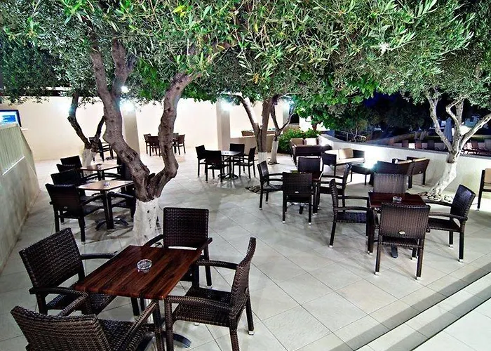 Ourania 公寓式酒店